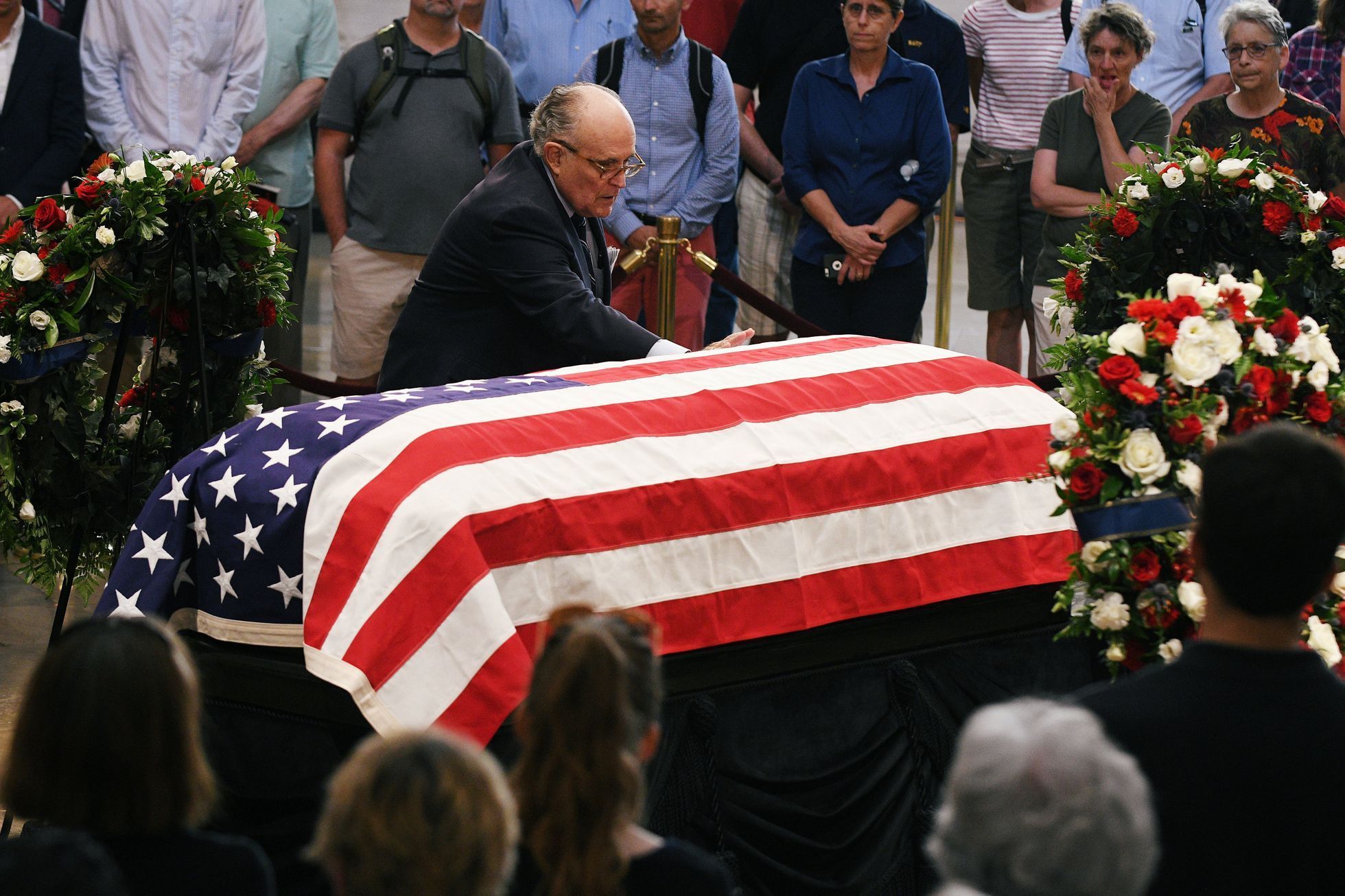 John McCain - pietní akt v rotundě Kapitolu ve Washingtonu