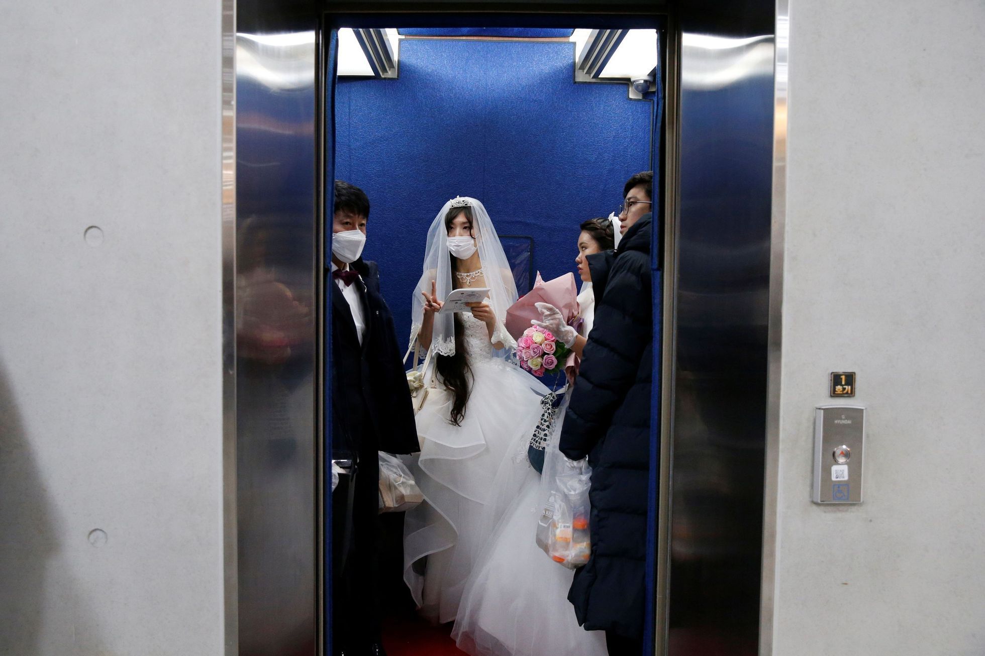 Čína svatba koronavirus