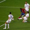 Samuel Eto´o vstřílí úvodní branku finálového zápasu