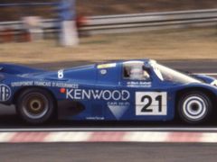 Za volenatem znamenitého Porsche 956 skončili Mario a Michael Andrettiovi spolu s Francouzem Alliotem třetí v Le Mans.