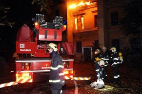 Bezdomovcům v Praze hořela střecha nad hlavou