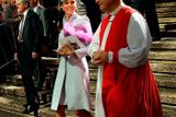 Kate v doprovodu arcibiskupa po bohoslužbě na velikonoční neděli v Sydney.