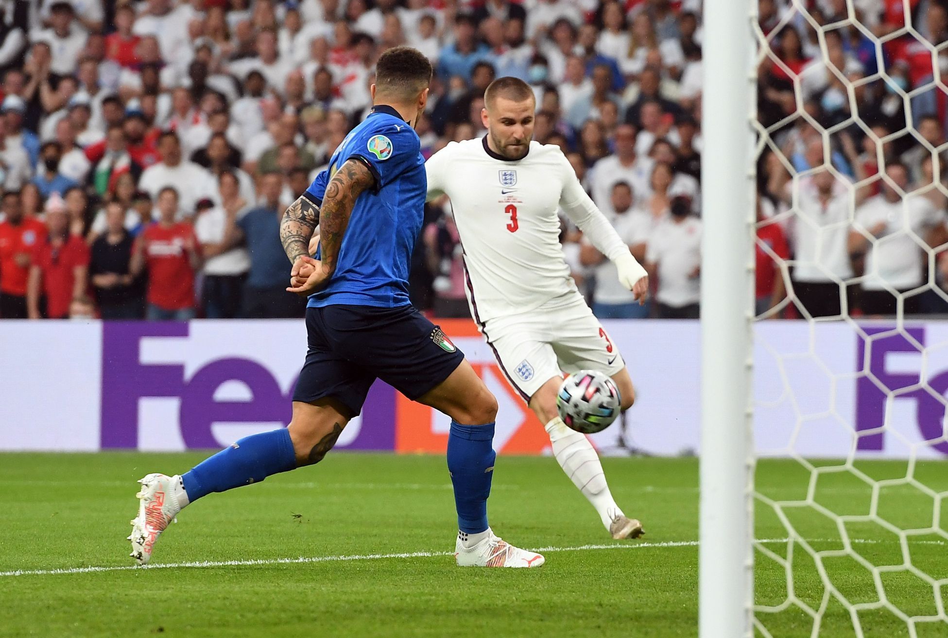 Luke Shaw dává gól ve finále ME 2020 Itálie - Anglie