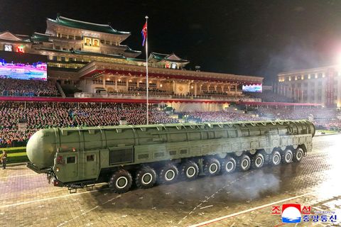 Severní Korea, 80. let, výročí, vojenská přehlídka, Kim Ir-sen, Medvedev, Pchjongjang