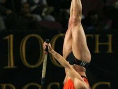 Tyčkařka Jelena Isinbajevová na 100tých Millrose Games v Madison Square Garden