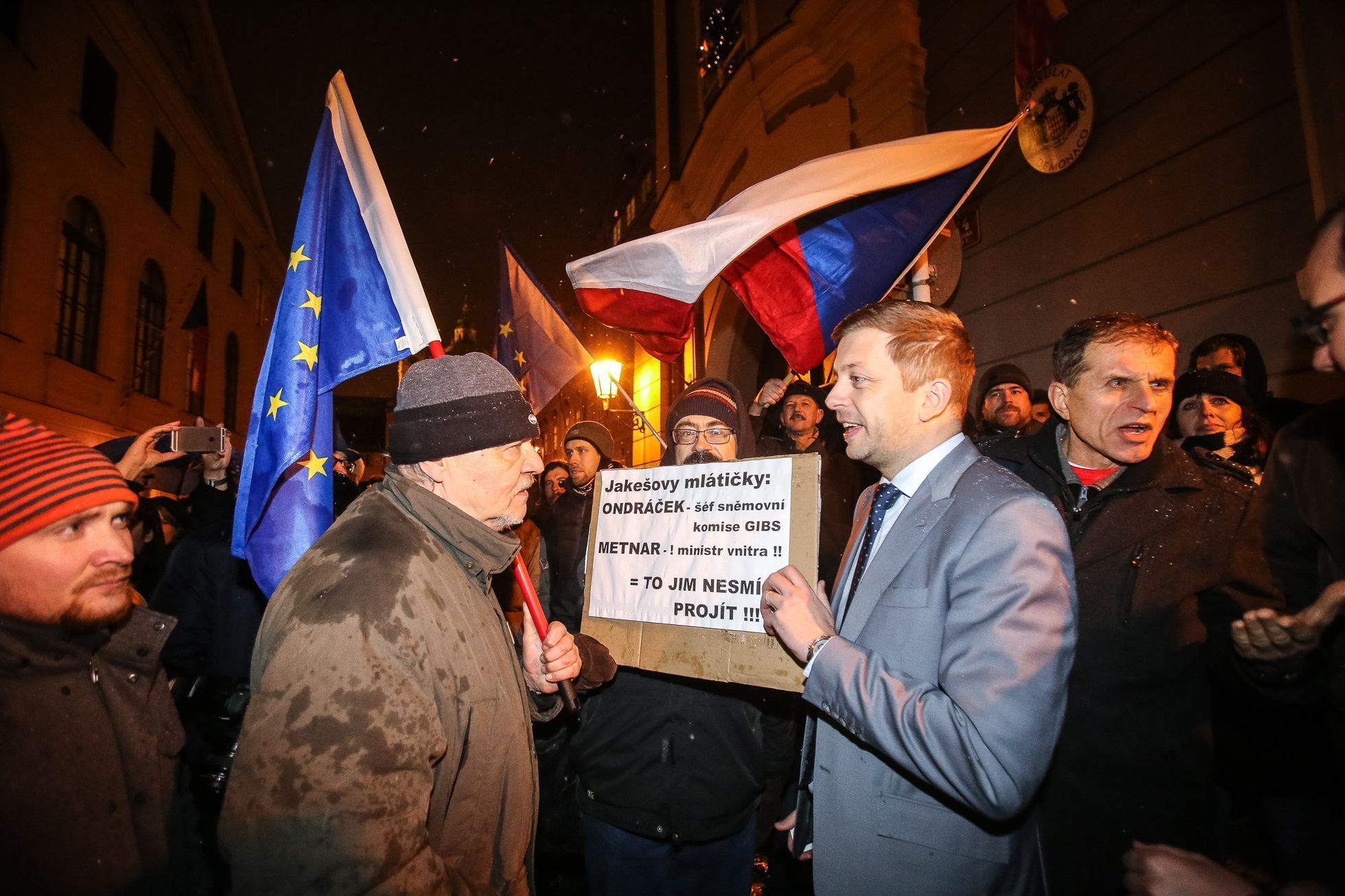 Demonstrace proti zvolení Ondráčka do čela komise pro GIBS