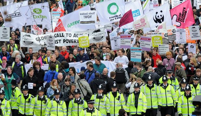 Pohlednice ze sobotního Londýna: Protest proti G20. Protest proti chudobě a nerovnostem.