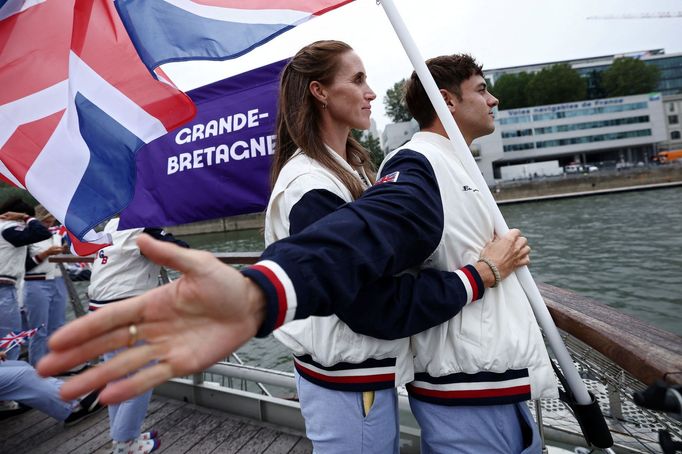 Zahajovací ceremoniál OH 2024 - Tom Daley a Helen Gloverová z Velké Británie