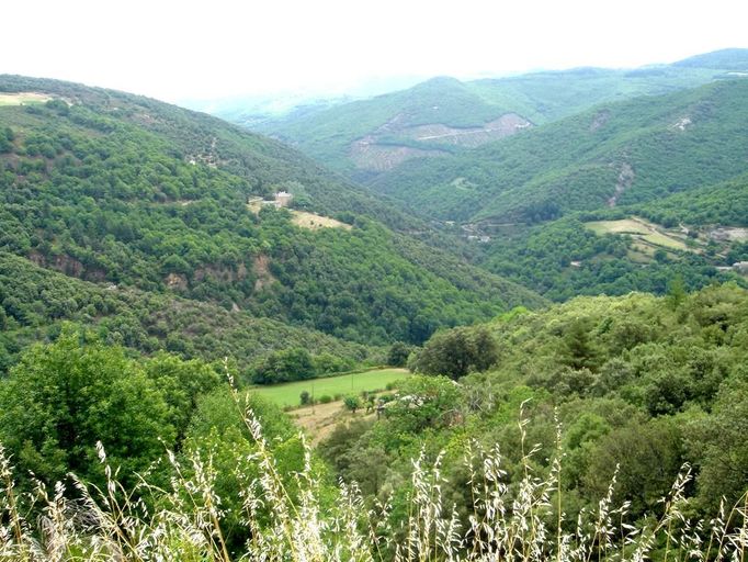 KULTURNÍ PAMÁTKA : Oblast Causses a Cévennes v jižní Francii Krajina odráží dlouhou historii válek, moru, období prosperity i následný úpadek a vylidňování v 19. a 20. století.