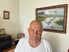 Myslivost je jednou z životních lásek Waltra Urbana. Proto se syn zavražděného Němce nechal vyfotit u obrazu s kachnami.