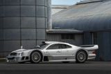 8. Mercedes-Benz AMG CLK GTR, rok 1998, cena 102 milionů korun.

V Monterey se podal v pořadí devátý robený vůz z 20kusové série. Má nejčistší závodní geny, přitom je to silniční auto. Má jít o jeden z nejvzácnějších supersportů z Německa.