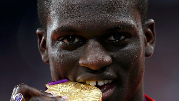 Kirani James z Grenady vyhrál v běhu na 400 metrů historicky první olympijské zlato pro Grenadu