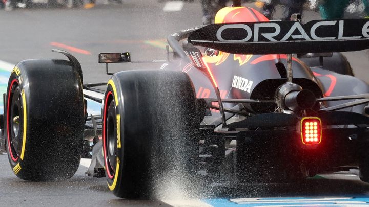 Mokré drama ve Spa. Proč musel start formule 1 počkat 80 minut; Zdroj foto: Reuters