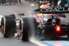Déšť, strach a čekání. Proč formule 1 ve Spa stála 80 minut v boxech?