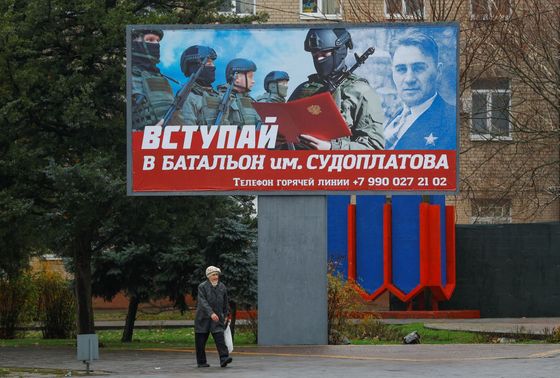 Billboard v Melitopolu vyzývající ke vstupu do ruské armády.