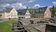 Těžební oblast Krušnohoří (německy Erzgebirge) podle komise UNESCO dobře ukazuje, jaký vliv mohou mít stovky let hornictví na rozvoj společnosti a místní kultury. Výbor UNESCO vyzdvihl, že šlo o komplikovaný, ale velmi dobře koordinovaný návrh. Oblast tvoří 22 součástí, z nichž 17 se nachází na území Saska a pět v českém Krušnohoří.