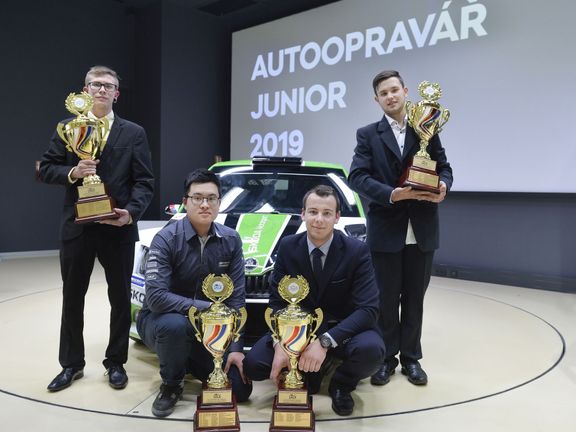 Vítězové soutěže Autoopravář Junior. Zleva David Mottl (Karosář), Thanh Binh Nguyen (Autolakýrník), Luboš Hřebec (Autotronik) a Lukáš Holub (Automechanik).
