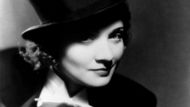 Marlene Dietrichová ve filmu Maroko (1930), v němž si zahrála s Garym Cooperem.