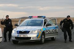 Policie na Vyškovsku pronásledovala kradenou dodávku, řidiče zastřelila