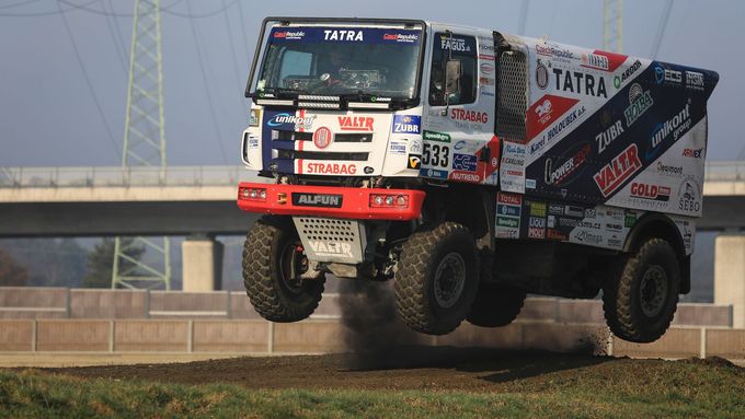 Prohlédněte si fotografie ze včerejšího setkání účastníků Rallye Dakar na autodromu v Sosnové.
