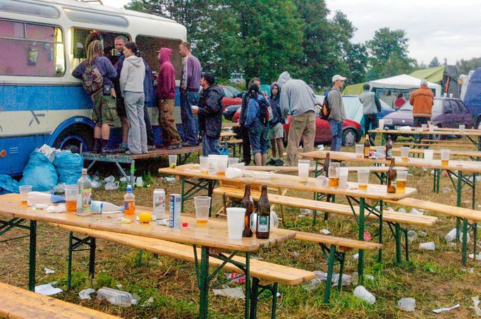 CzechTek byl legendární festival elektronické hudby a svobody. Fotogalerie zachycuje nezapomenutelné momenty z různých ročníků této ikonické akce.