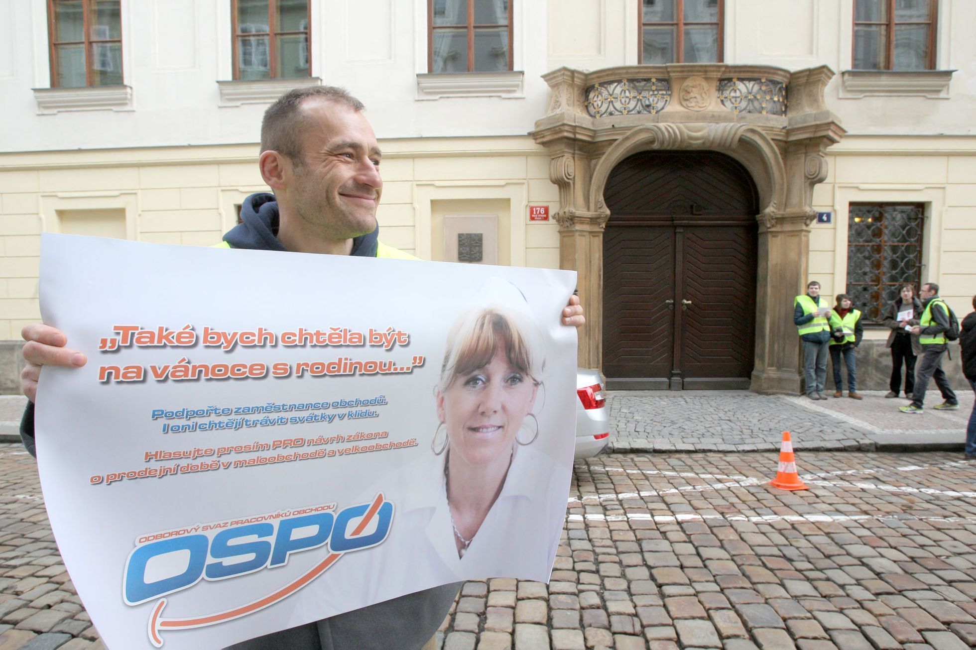 Demonstrace prodavaček za omezení prodejní doby o svátcích
