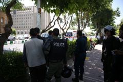 Série výbuchů v Teheránu, ozbrojenci zaútočili na parlament. K útokům se přihlásil Islámský stát