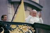 Papež Jan Pavel II. na Pražském hradě u prezidenta Václava Havla (21. 4. 1990)