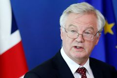 Kabinet Mayové ustoupil kritikům. O konečné podobě brexitu rozhodne parlament ve zvláštním zákoně