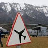 Záchranné helikoptéry ve francouzských Alpách.