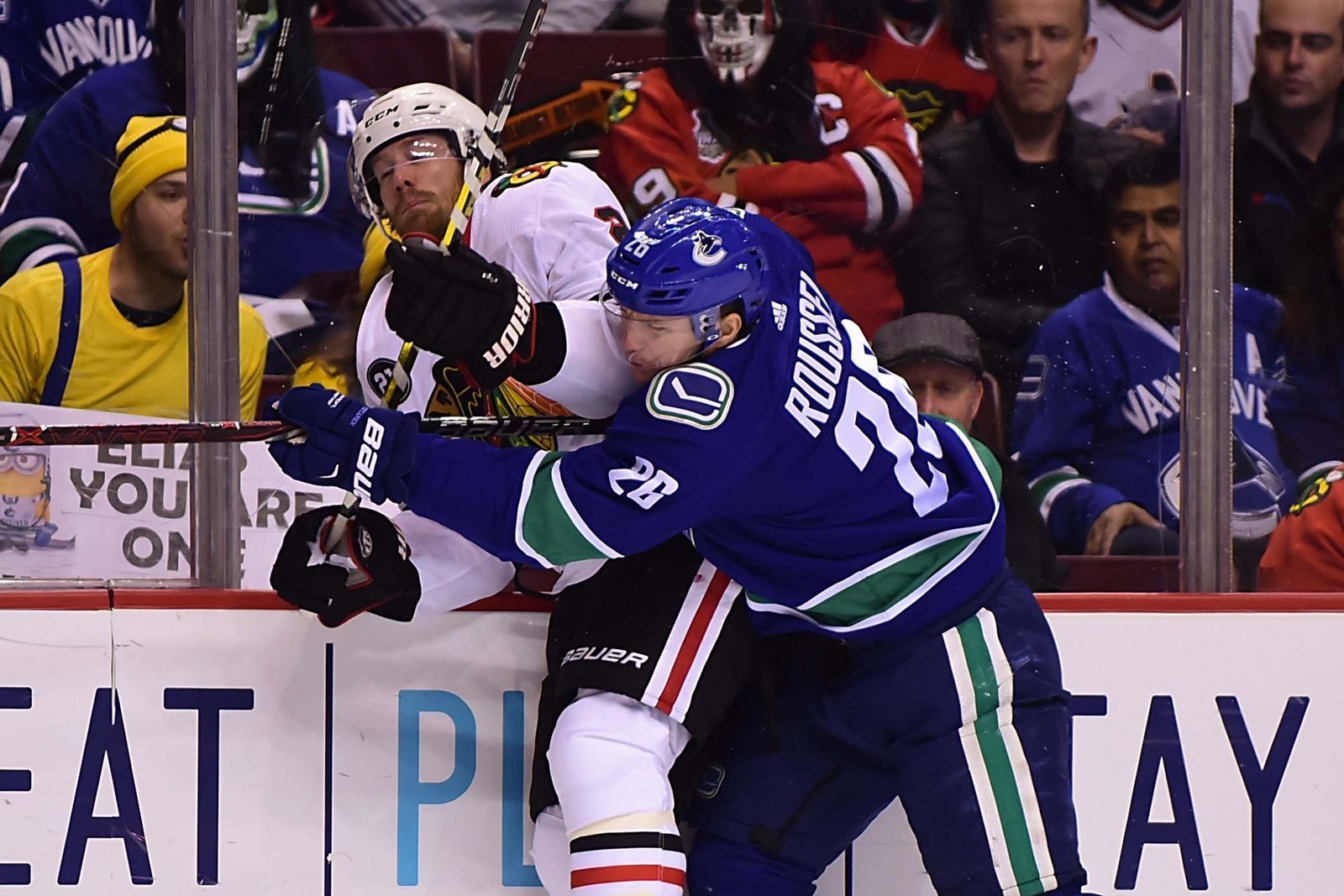 Chicago vs. Vancouver (Antoine Roussel a Duncan Keith)