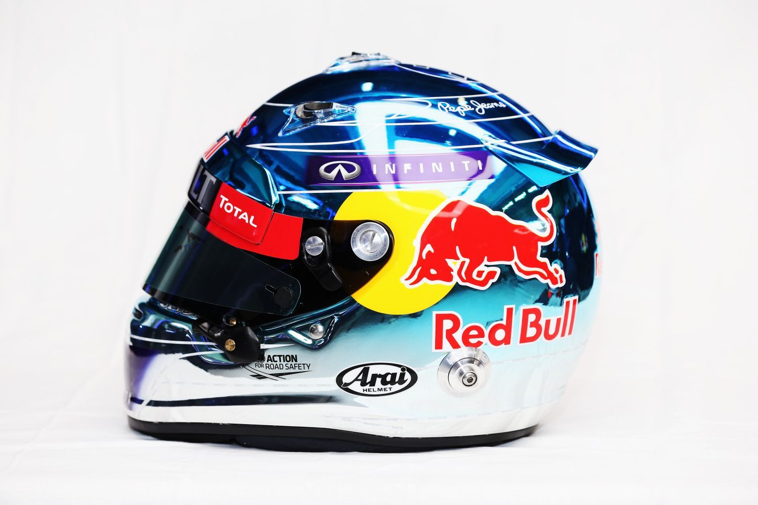 Přilby F1 2014: Sebastian Vettel