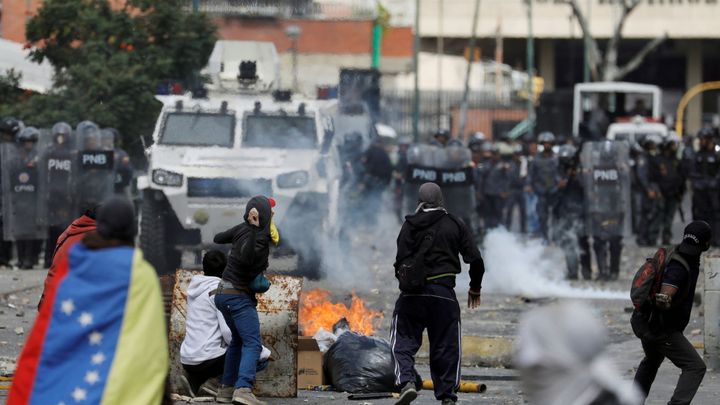 Hra s vysokými sázkami. Venezuele hrozí izolace srovnatelná se Severní Koreou