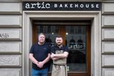 V současnosti má Artic Bakehouse v Praze už čtyři pobočky – kromě Újezdu ho zákazníci mohou najít také v ulicích Myslíkova, Štefánikova a Na Poříčí. O provoz se stará celkem 40 lidí a majitelé doufají, že na svou práci budou jednou stejně hrdí jako pekaři na Islandu.