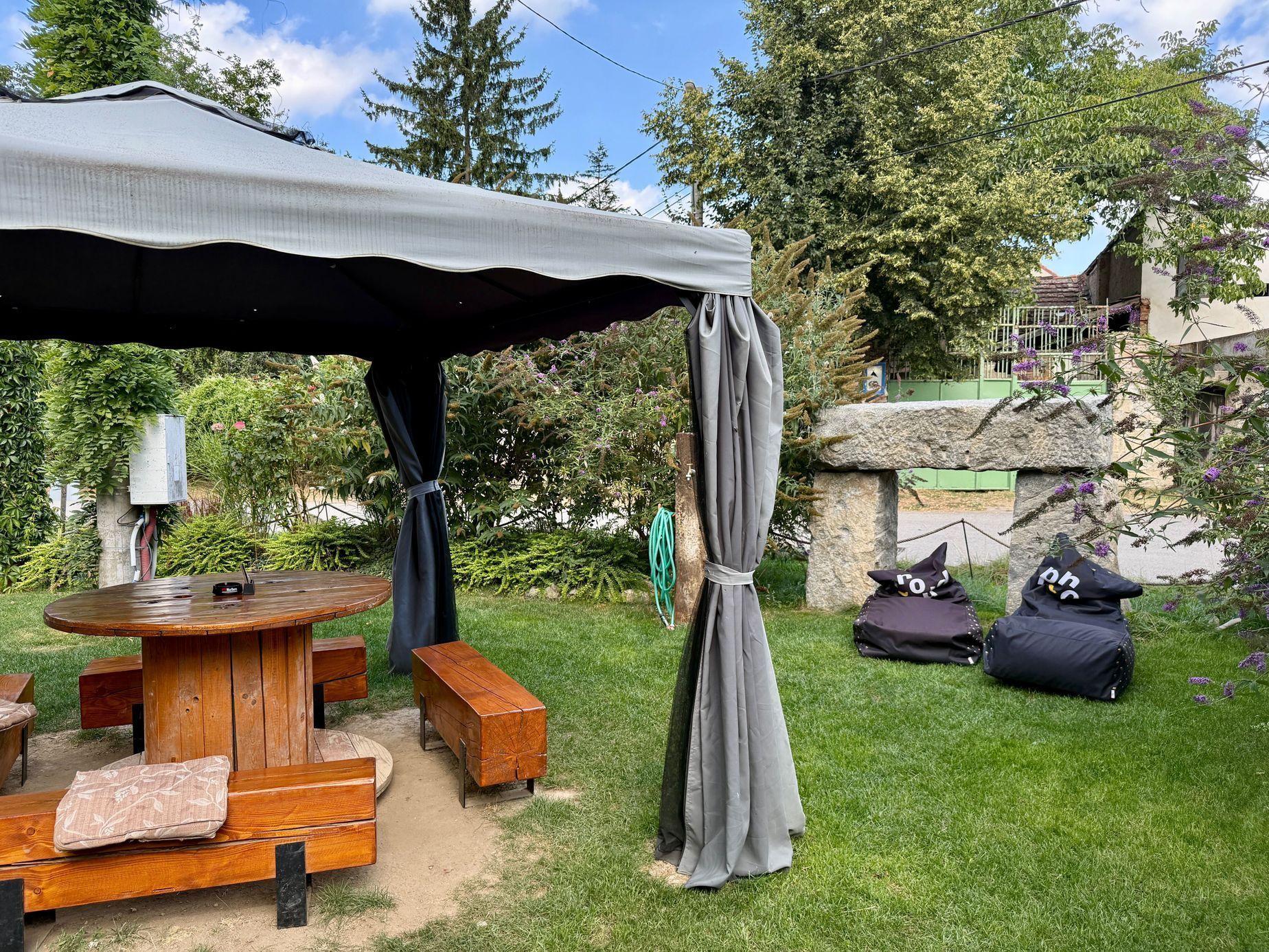 The Garden, bistro, jídlo, Srbsko, příroda, zahrada