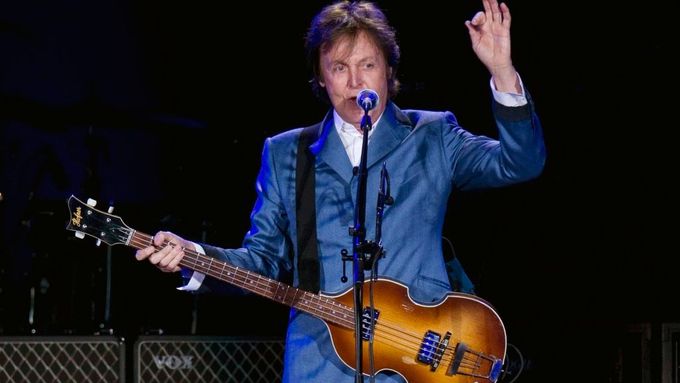 Nejspíš jsem byl také odposloucháván, myslí si exbeatle Paul McCartney. Snímek pochází z jeho koncertu v New Yorku v půli července 2011.