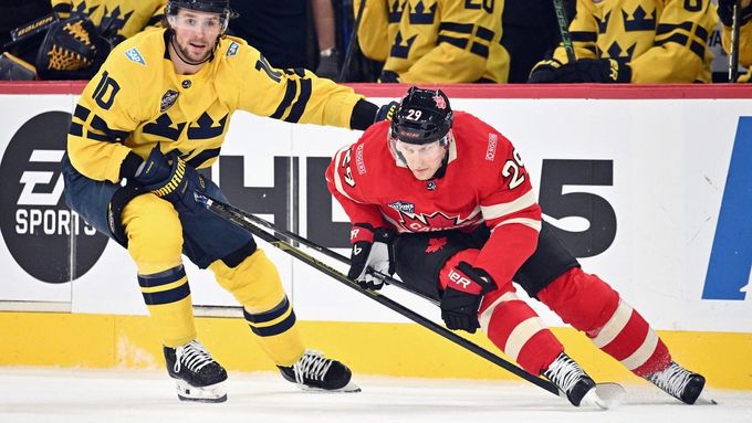 Sestřih úvodního utkání Turnaje čtyř zemí mezi Kanadou a Švédskem, kde Sidney Crosby zaznamenal tři asistence.