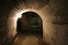 Ochladit se lze například v nejrůznějších systémech podzemních chodeb. Nejrozsáhlejší podzemí se nachází pod Znojmem. Rozlehlý labyrint podzemních chodeb a sálů byl vybudován mezi 14. a 15. stoletím jako ochrana obyvatel při obléhání města.