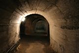 Ochladit se lze například v nejrůznějších systémech podzemních chodeb. Nejrozsáhlejší podzemí se nachází pod Znojmem. Rozlehlý labyrint podzemních chodeb a sálů byl vybudován mezi 14. a 15. stoletím jako ochrana obyvatel při obléhání města.