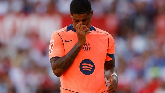 Marcus Rashford z Barcelony během debaklu v Seville.