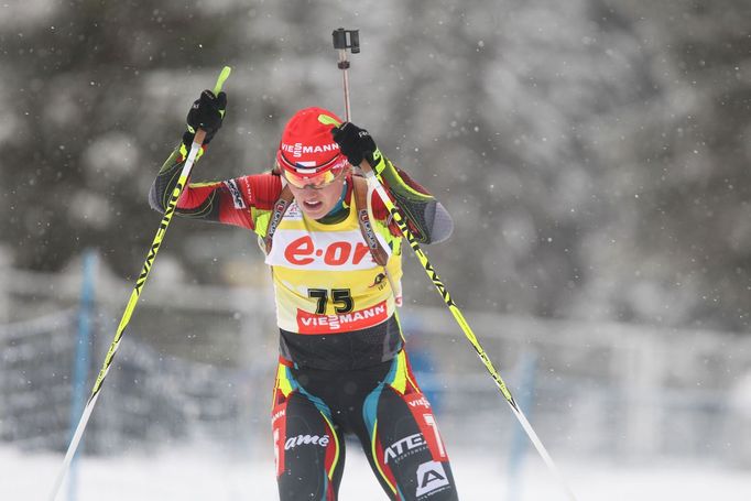 Gabriela Soukalová při sprintovém závodě v Hochfilzenu (2013)