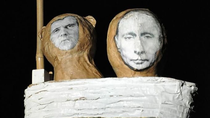 Sestřih divadelního záznamu Putin lyžuje