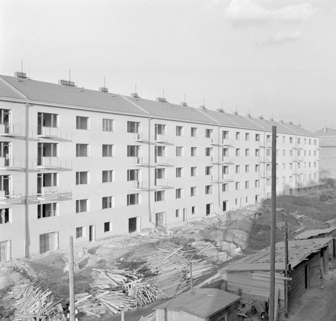 Dobový snímek z pražské čtvrti Strašnice (Praha 10). Nedatovaný snímek