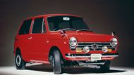 Honda N360 - Roztomilé autíčko v něčem připomíná britské Mini. Vyrábělo se od roku 1967 jako dvoudveřový sedan nebo třídveřový kombík. Vážilo půl tuny a vybavené bylo vzduchem chlazeným dvouválcem o výkonu 36 koní.