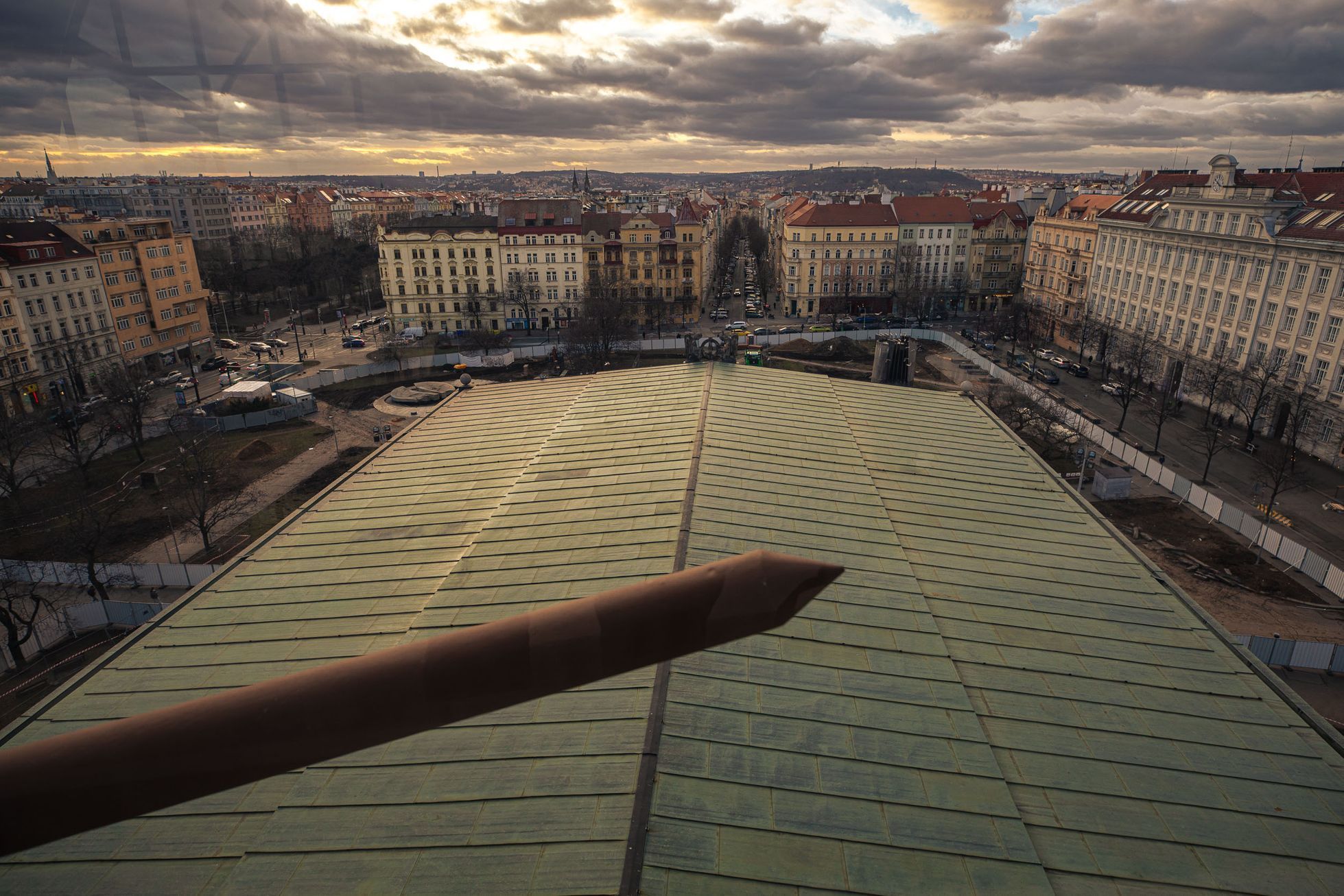 Náměstí Jiřího z Poděbrad, Kostel Nejsvětějšího srdce Páně, vysílač T-Mobile