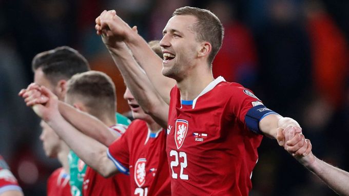 Tomáš Souček slaví vítězství českého týmu v kvalifikaci ME 2024 Česko - Polsko