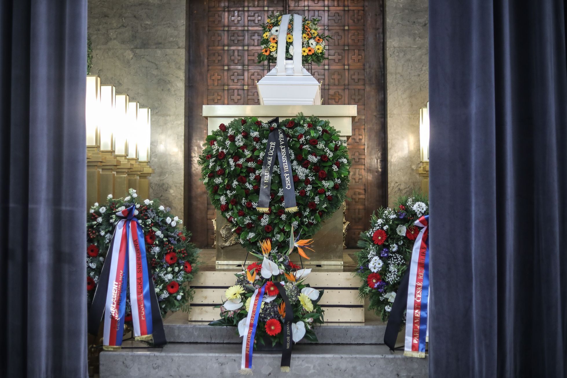 Pohřeb Táňa Fischerová, Krematorium Strašnice