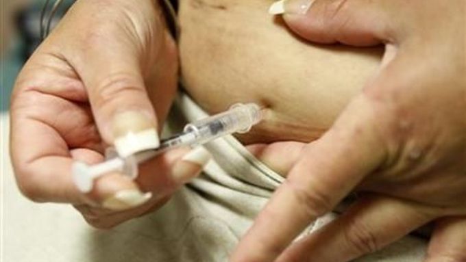 Nemocní s diabetem I. typu jsou doživotně závislí na pravidelných insulinových injekcích.