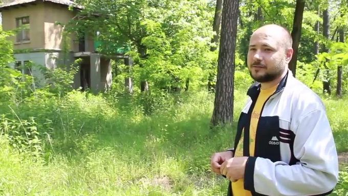 V lesní džungli u Kyjeva se psaly ukrajinské hudební dějiny. Skladatel Jevgenij Petričenko chce Dům skladatelů obnovit. Ve válce je to třeba, tvrdí.