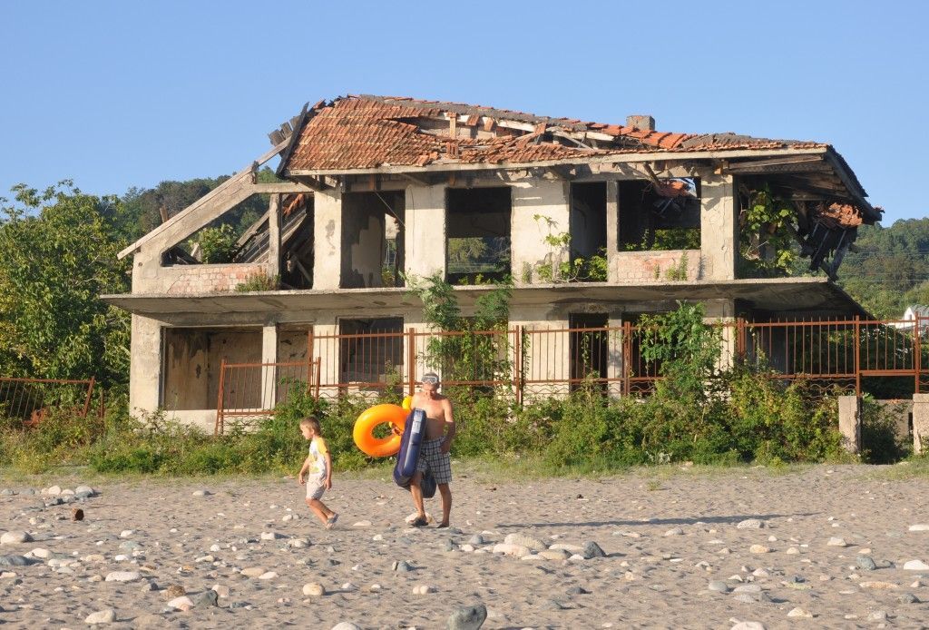 Abcházie - přístup na pláž